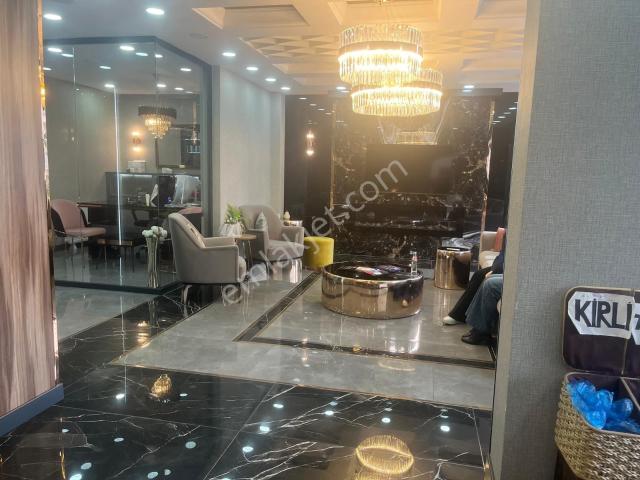 Balgat Cevizlidere'de Cadde Üstü Tabela Değeri Yüksek Satılık