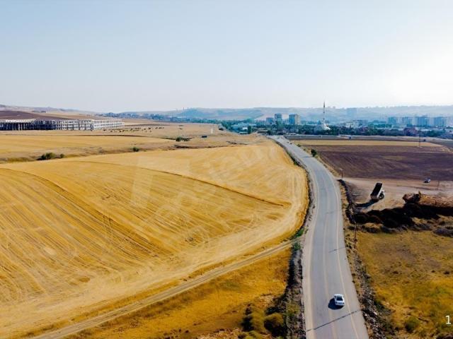BALIKHİSAR DA HAVAALANI YANI FUAR ALANI KARŞISI FABRİKALAR YANI