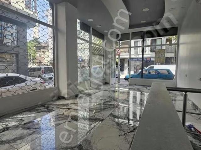 Balipaşa Caddesi'nde Kiralık Köşe Dükkan