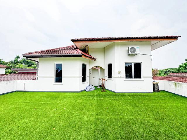 Balkoni Besar WTS Double Storey Bungalow Jalan Kebun Shah Alam