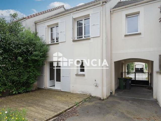 BALLANCOURT Maison 5 pièces, avec 4 chambres, garage, terrasse et jardin