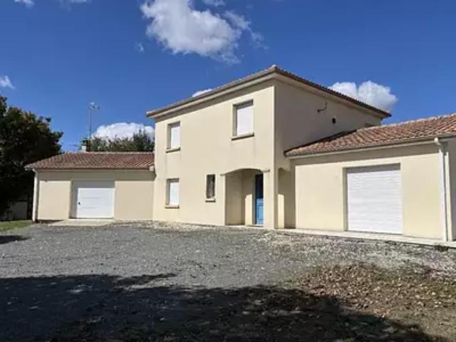 Ballans 17160 Location maison 5 pièces t5
