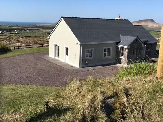 Ballinloughig, Ballydavid, Dingle, Co. Kerry, V92D622 is for s.