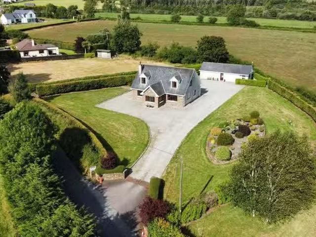 Ballinraha Cross, Blarney, Whitechurch, Co. Cork, T23E772 is f.