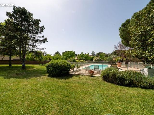 Balma, élégante villa familiale de 238m2 sur 3000m2 de terrain arboré