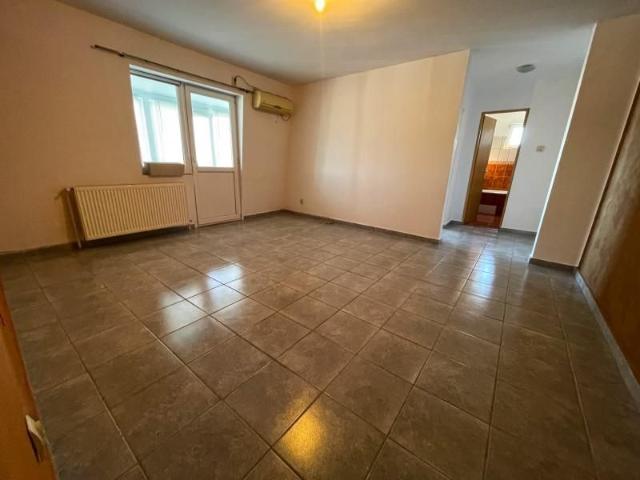 BALS! Apartament 2 camere, foarte spatios, nemobilat complet, centrala termica, aer conditionat