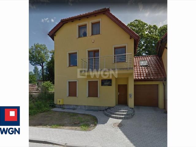 Przestronny dom z 3 niezależnymi apartamentami i garażem