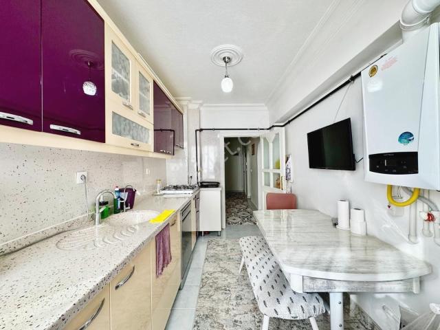 Barut Emlak_ Merkezde Masrafsız Yapılı Orta Kat 3+1 120m2 Güney