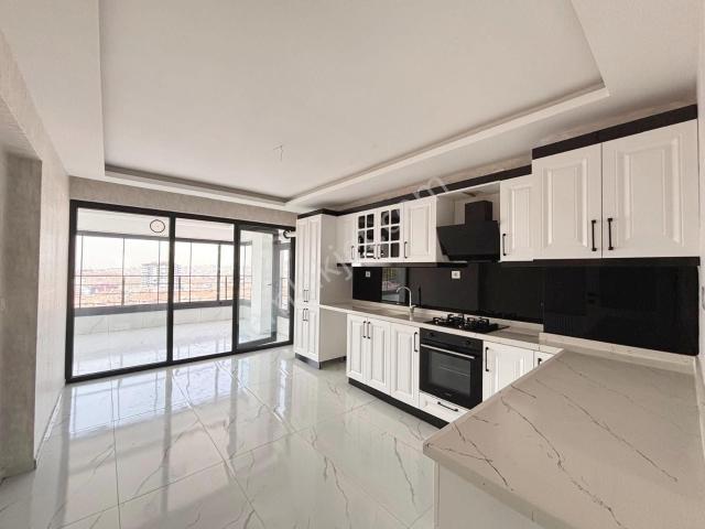 Barut'tan Cadde Üzeri Güney C. Manzaralı 4+1 Site Dairesi 8. Kat