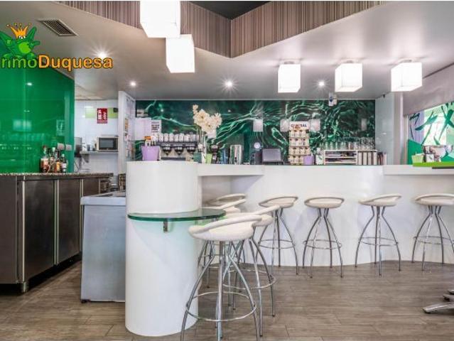 BAR CAFETERIA montado. cCon 168 m2 junto a Alcampo