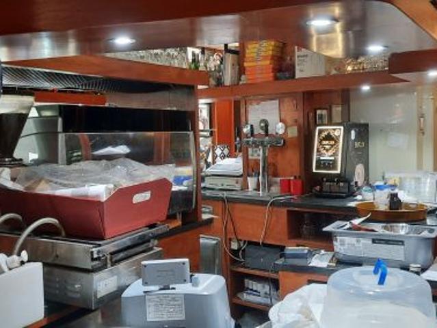 BAR CAFFETTERIA APERITIVI CON CUCINA A CESANO BOSCONE NEGOZIO DI 1