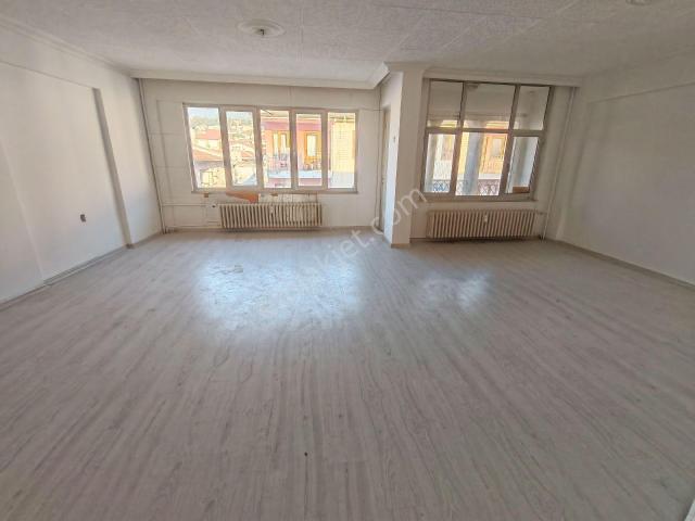 Barış Gayrimenkul'den İpekçilik Caddesinde 3+1 Manzaralı Daire