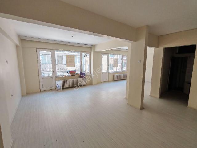 Barış Gayrimenkul'den Umurbey'de Geniş 2+1 Bakımlı Daire