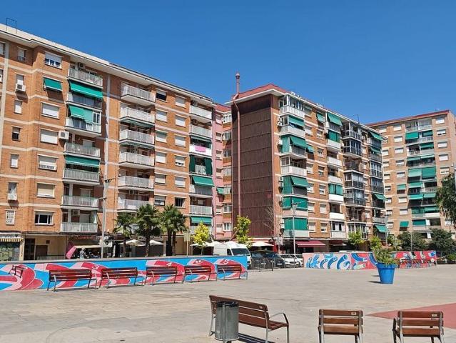 Bar en alquiler en Cornellà de Llobregat, de 100 m² 2 habitaciones por 1.700