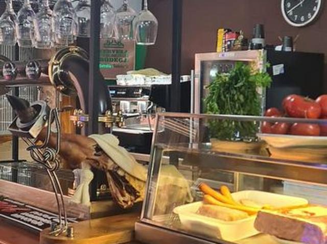 Bar en alquiler en Cornellà de Llobregat, de 90 m² 1 habitación por 620