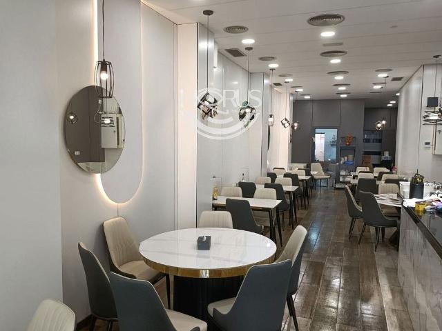 Bar en alquiler en calle Gran Via de Les Corts Catalanes, Barcelona, de 120 m² 3 habitaciones por 2.100