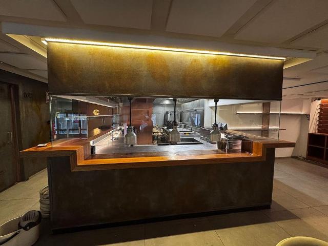 Bar en alquiler en calle De Còrsega, Barcelona, de 163 m² 2 habitaciones por 3.500
