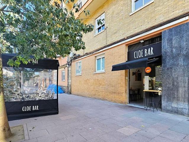 Bar en alquiler en calle De Costa i Cuxart, Barcelona, de 32 m² 4 habitaciones por 600