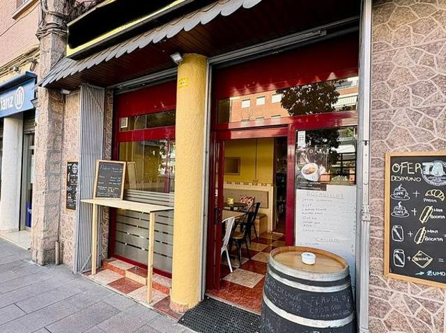 Bar en alquiler en calle De Costa i Cuxart, Barcelona, de 58 m² 1 habitación por 800