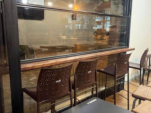 Bar en alquiler en calle De Feliu i Codina, Barcelona, de 76 m² 2 habitaciones por 1.950