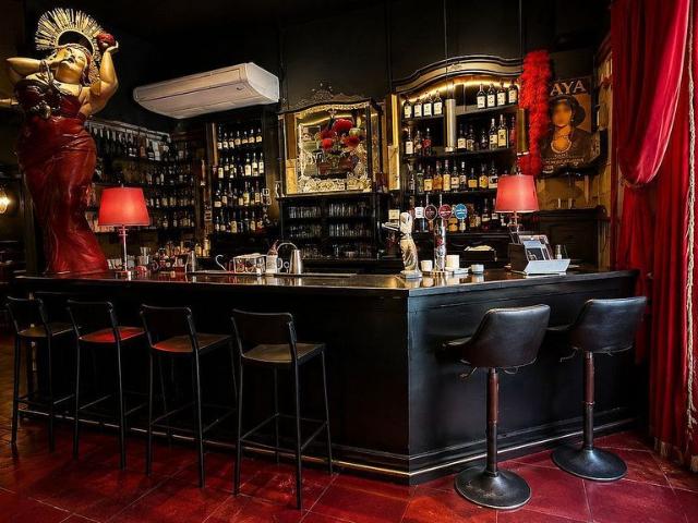 Bar en alquiler en calle De Joaquín Costa, Barcelona, de 100 m² 2 habitaciones por 2.860