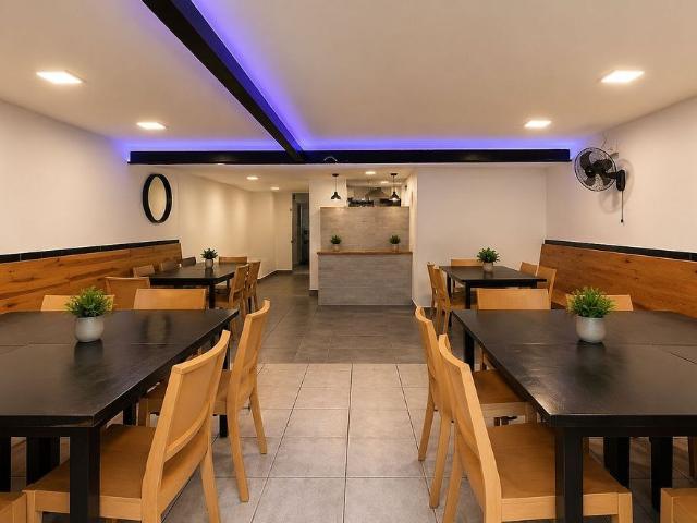 Bar en alquiler en calle De la Font Honrada, Barcelona, de 180 m² 5 habitaciones por 1.500