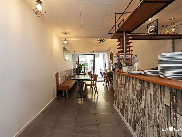 Bar en alquiler en calle De la Font Honrada, Barcelona, de 185 m² 5 habitaciones por 1.800