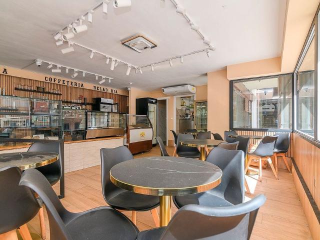 Bar en alquiler en calle De la Mineria, Barcelona, de 60 m² 2 habitaciones por 740