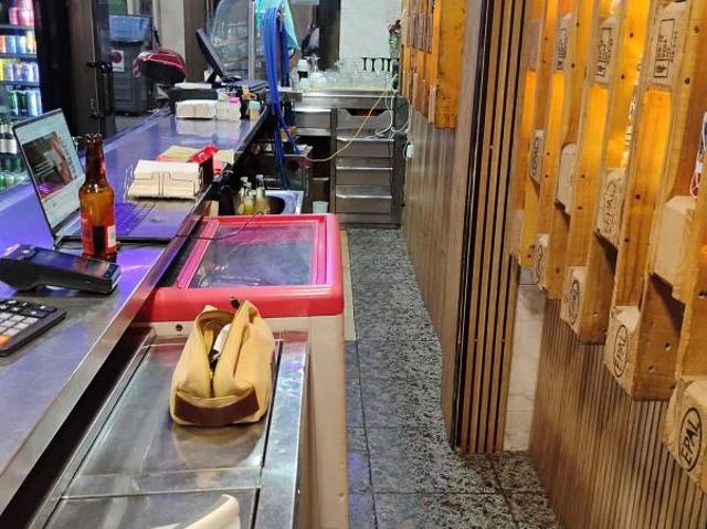 Bar en alquiler en calle De la Renclusa, Hospitalet de Llobregat, L´, de 88 m² 3 habitaciones por 700