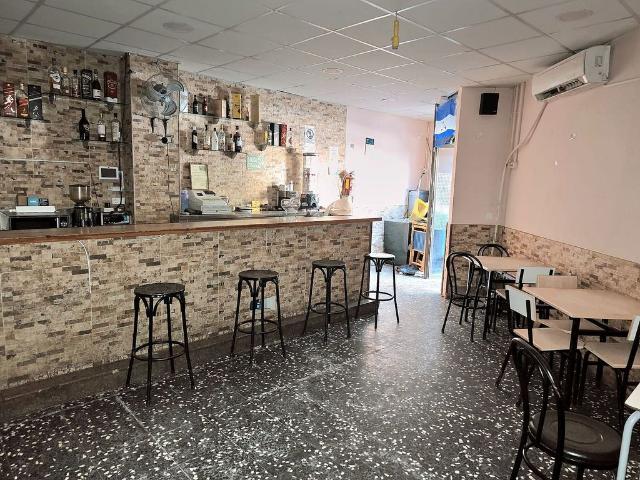 Bar en alquiler en calle De Llevant, Hospitalet de Llobregat, L´, de 57 m² 2 habitaciones por 700