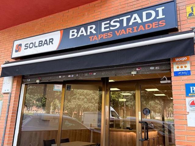 Bar en alquiler en calle De M Aurèlia Capmany, Castelldefels, de 80 m² 2 habitaciones por 850