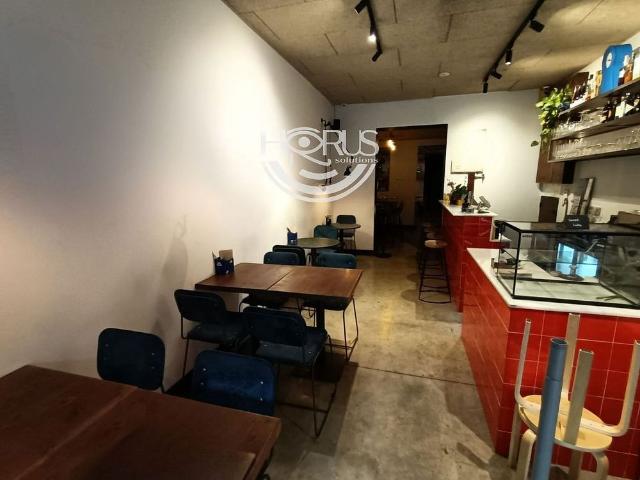 Bar en alquiler en calle De Muntaner, Barcelona, de 138 m² 2 habitaciones por 3.450