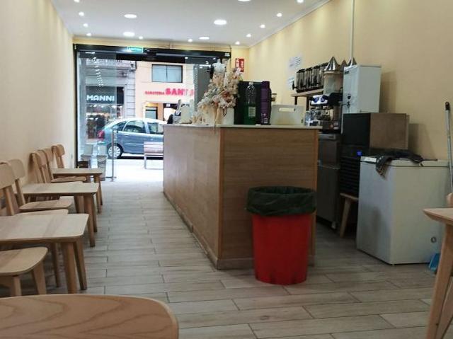 Bar en alquiler en calle De Sants, Barcelona, de 70 m² 1 habitación por 1.900