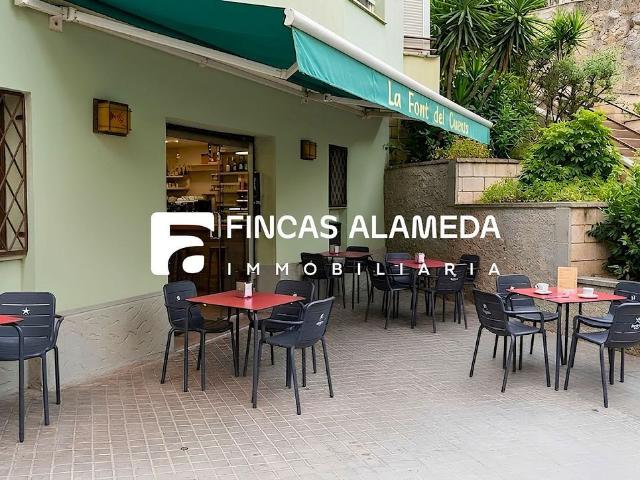 Bar en alquiler en calle De Sèrbia, Barcelona, de 75 m² 5 habitaciones por 1.480
