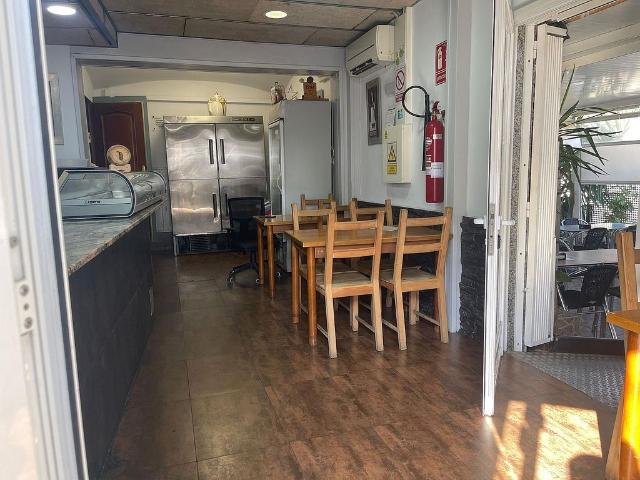 Bar en alquiler en calle De Teide, Badalona, de 40 m² 3 habitaciones por 1.295