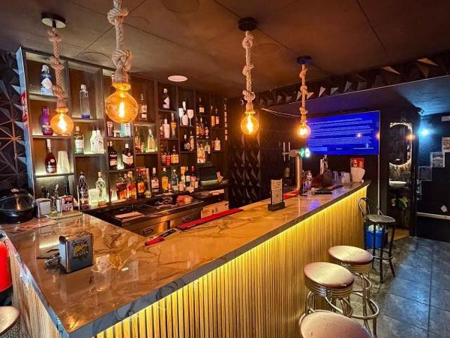 Bar en alquiler en calle Del Maresme, Barcelona, de 125 m² 2 habitaciones por 800