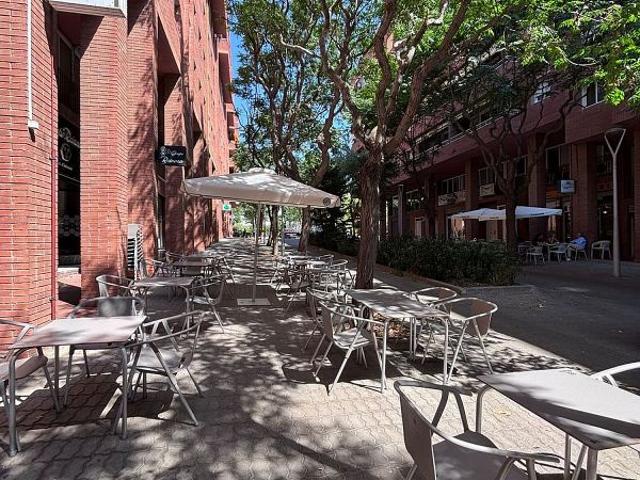 Bar en alquiler en calle Del Marquès de Monistrol, Sant Joan Despí, de 180 m² 3 habitaciones por 1.600