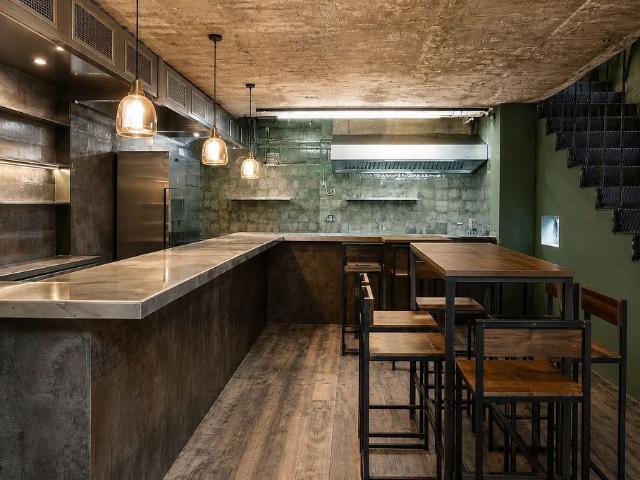Bar en alquiler en calle Del Parlament, Barcelona, de 110 m² 2 habitaciones por 2.000