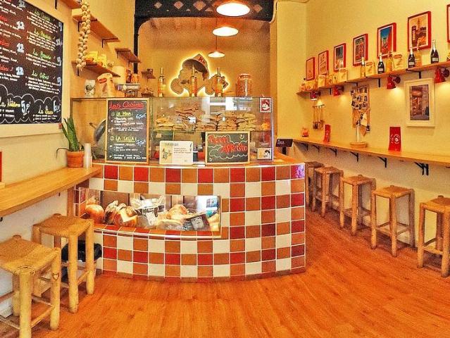 Bar en alquiler en calle Del Parlament, Barcelona, de 60 m² 1 habitación por 1.830