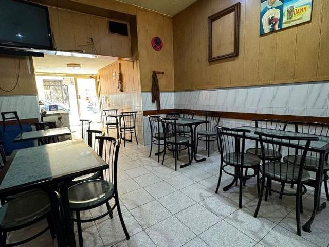 Bar en alquiler en calle Del Roser, Barcelona, de 93 m² 2 habitaciones por 847