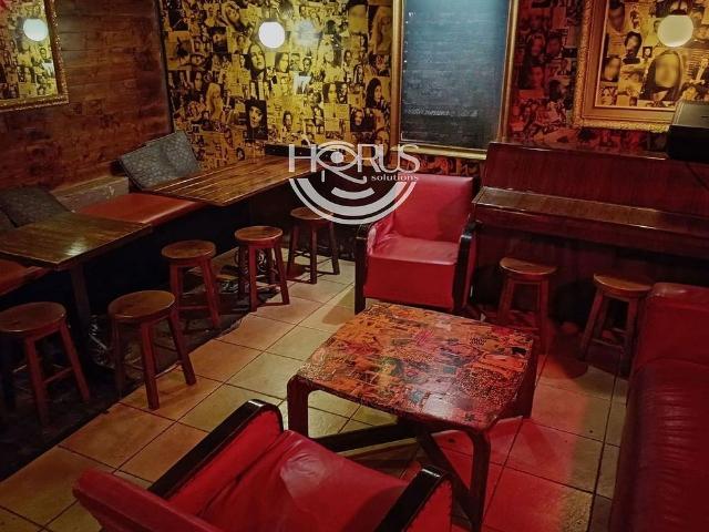 Bar en alquiler en calle D'en Botella, Barcelona, de 75 m² 2 habitaciones por 830