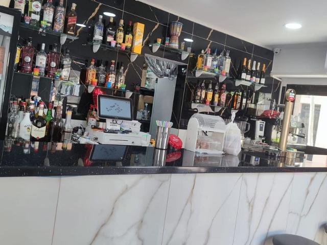 Bar en alquiler en avenida Doctor Ramón Solanich i Riera, Hospitalet de Llobregat, L´, de 51 m² 2 habitaciones por 840