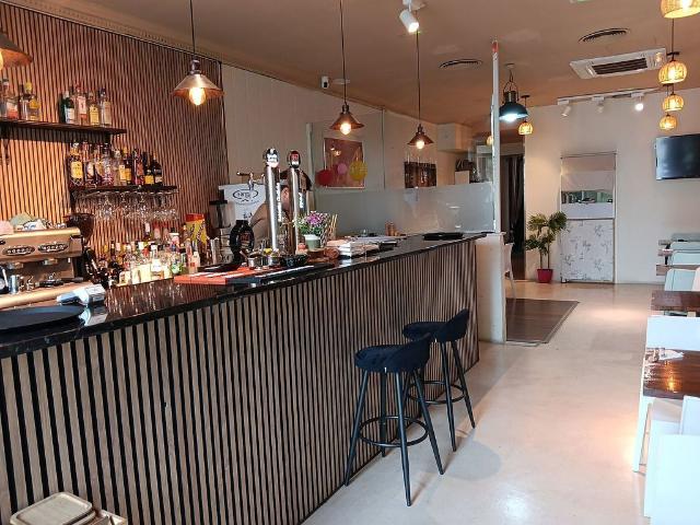 Bar en alquiler en Badalona, de 242 m² 5 habitaciones por 4.000