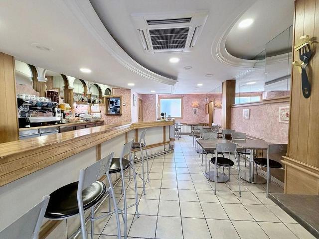 Bar en alquiler en Molins de Rei, de 70 m² 4 habitaciones por 1.200