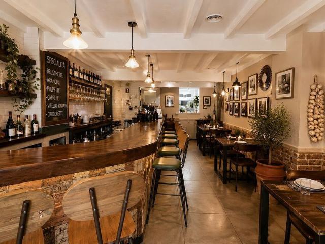 Bar en alquiler en pasaje De Lluís Pellicer, Barcelona, de 120 m² 2 habitaciones por 2.200