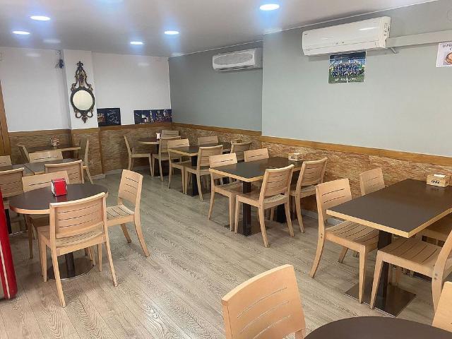 Bar en alquiler en pasaje Riu Congost, Badalona, de 70 m² 4 habitaciones por 950