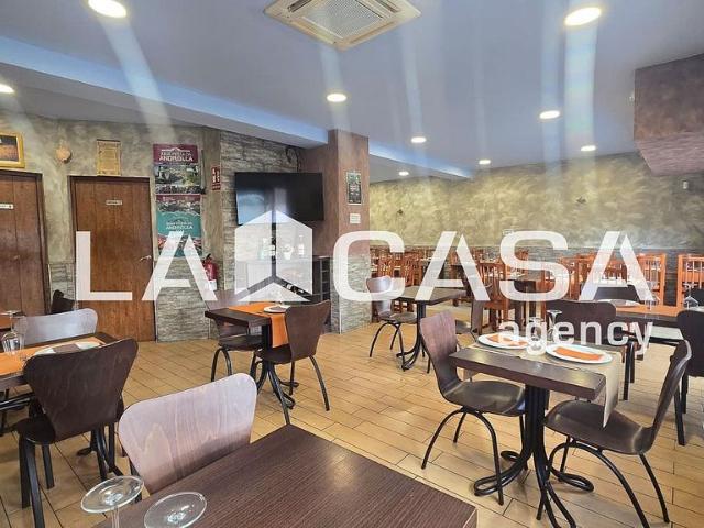 Bar en alquiler en paseo De Fabra i Puig, Barcelona, de 126 m² 2 habitaciones por 1.200