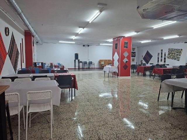 Bar en alquiler en rambla De Badal, Barcelona, de 327 m² 1 habitación por 1.510