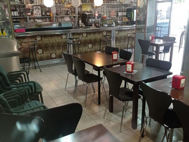 Bar en venta en calle De Lorena, Barcelona, de 103 m² 3 habitaciones por 220.000