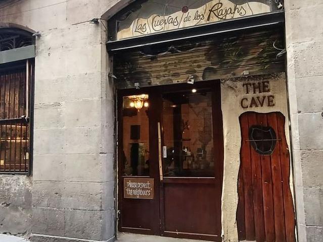 Bar en venta en calle D'en Gignàs, Barcelona, de 217 m² 10 habitaciones por 380.000